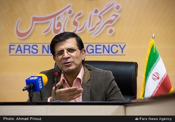 فیض: جلسه شعر رهبر انقلاب به نفع شعر است و کسی صله نگرفته