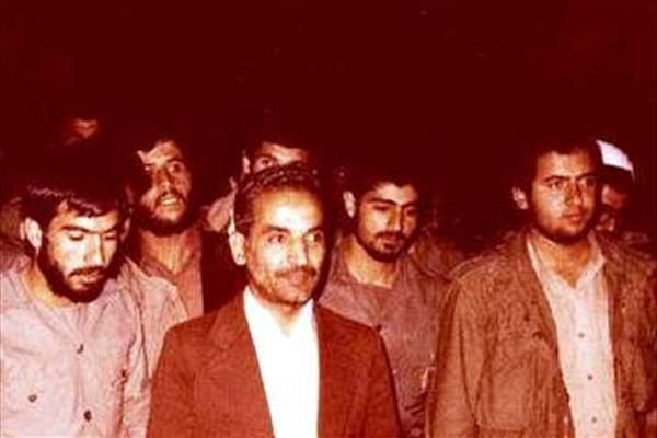 عکس/ «حاج قاسم» در کنار شهید رجایی