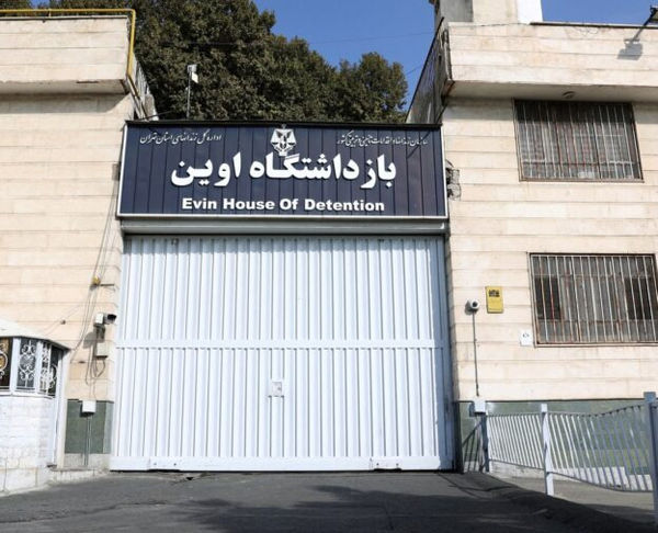 حمله به زندان اوین: دروازههای نماد سرکوب شکسته شدند