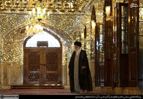 عکس/ رهبر انقلاب در حرم مطهر امام رضا (ع)