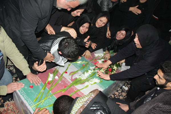  وداع غم انگیز خانواده شهیداسماعیل زاهدپور+تصاویر