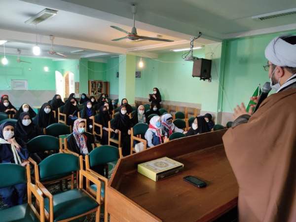 دانش آموزان علی آباد کتول پشت تریبون آزاد«حجاب» / «فاطمی منش» از «عفاف» می گوید+ تصاویر