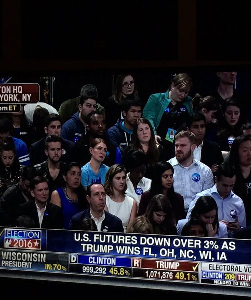 تصاویری از طرفداران کلینتون و ترامپ در لحظات پایانی اعلام نتایج انتخابات 