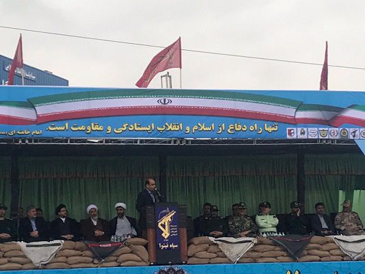 انقلاب اسلامی با جنگ تحمیلی جلوتر از مرز جغرافیایی ایران قرار گرفت