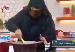 فیلم/آتش گرفتن لباس خانم آشپز روی آنتن زنده