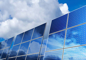 فیلم/ فروش قسطی پنل‌های انرژی خورشیدی به مردم 