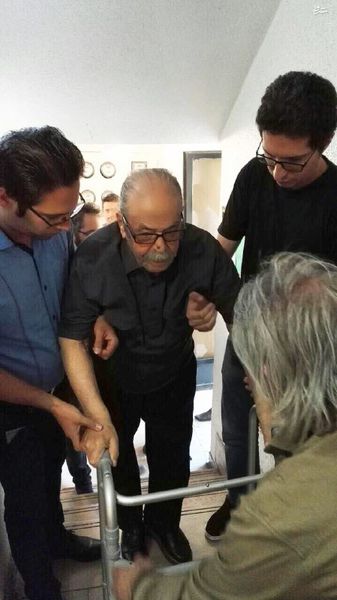 عکس/ حضور محمد علی کشاورز در منزل مرحوم رشیدی