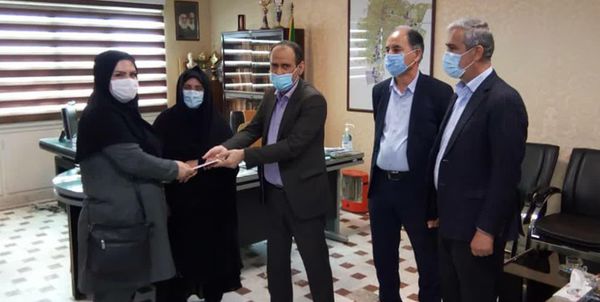 تجلیل از نخستین بانوی راننده اتوبوس در گلستان