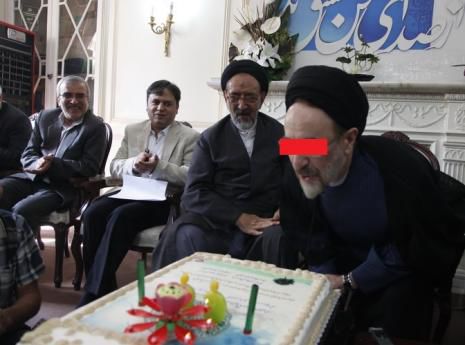 آقای دعایی شما نماینده رهبری هستید که شش سال است خاتمی را به حضور نپذیرفته و او را باغی بر انقلاب می‌دانند