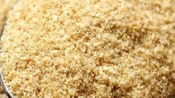 توزیع سبوس یارانهای بین دامداران سنتی شهرستان آزادشهر