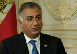 رضا پهلوی فارسی صحبت کردن را هم بلد نیست! + فیلم