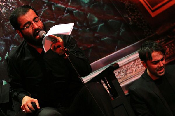 دانلود مداحی حسین سیب سرخی شب عاشورای محرم 95 / هیئت خادم الرضا(ع)تهران