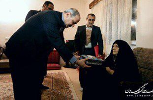 دیدار استاندار گلستان با مادر شهید «حجتالله عباسی» از شهدای واقعه 5 آذر و جانباز 70 درصد + تصاویر