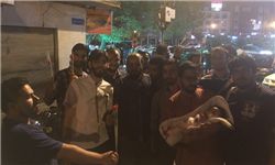 اهدای گل دانشجویان به سربازان در سازمان نظام وظیفه+تصاویر