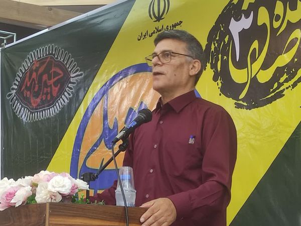 ردای رهبری بر ایران برای تن پهلوی گشاد است/ افرادی که وحدت ملی را نشانه گرفته اند کابوس می بینند