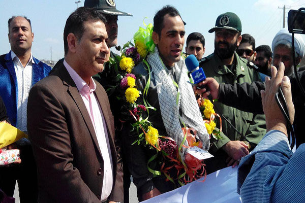 آرش نیرآبادی، پهلوان کشتی گرگان به میهن بازگشت+تصاویر