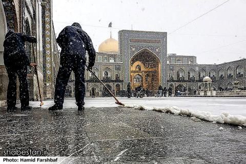 تصاویر حرم امام رضا (ع) در یک روز برفی