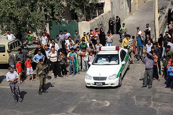 8 زن و مرد برهنه در خانه فساد یک زوج لو رفتند
