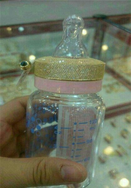 ماجرای خرید سیسمونی طلا توسط مداح معروف + تصاویر سیسمونی