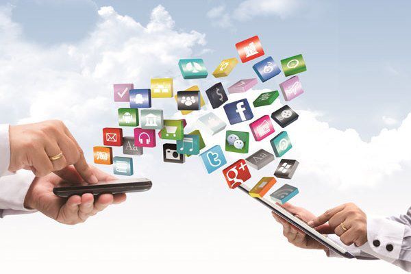 فاصله گرفتن از مسائل دینی به دلیل انس با شبکه‌های اجتماعی