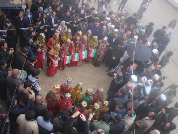 اقدام عجیب یک مسئول در مراسم افتتاحیه شهرداری گلیداغ! + عکس