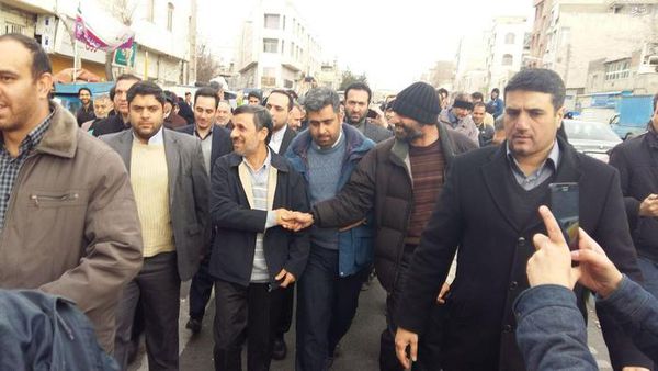  عکس/ احمدی نژاد در راهپیمایی پرشور 22 بهمن 94