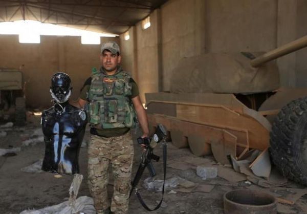 عکس / استفاده داعش از مانکن ریش‌دار