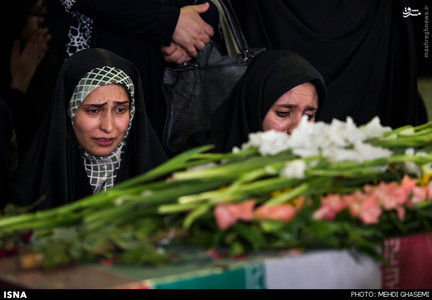 عکس/ وداع با شهدای غواص در دانشگاه تهران 