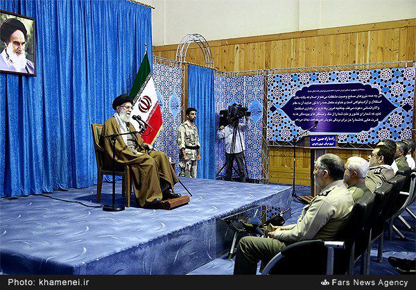 چنان اقتداری ایجاد کنید که دشمن جرأت خیال تعرض را هم نداشته باشد/ دشمن بهدنبال تسلیم نظام اسلامی است/ با کوتاه آمدن، دشمنیها برطرف نمیشود