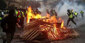 حکایت جلیقه‌زردهایی که فرانسه را به آتش کشیدند/فیلم