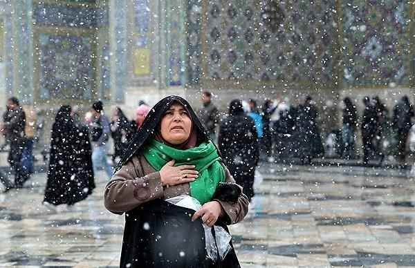 تصاویر/ بارش برف در حرم امام رضا(ع)