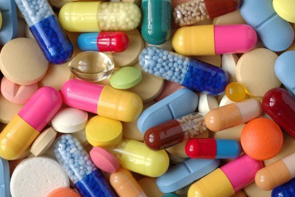 فیلم/ بدون مجوز مطب بزنید و پول درآورید!/ نظارت بر بازار دارو با قوانین 60 سال پیش