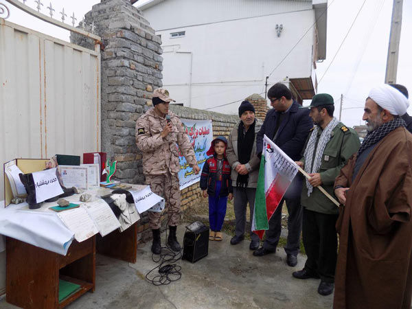 آیین نصب نمادین پرچم بر سردرب منازل66 شهید گمیشان برگزار شد+ تصاویر