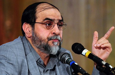 اشرافیگری یعنی مدیری که با یقه بسته و تهریش برای خودش حقوق ۱۰۰ میلیونی بنویسد