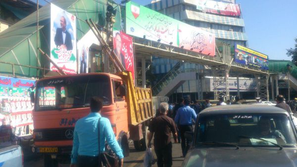 تصاویر/ باز کردن بنر های انتخاباتی توسط شهرداری گرگان