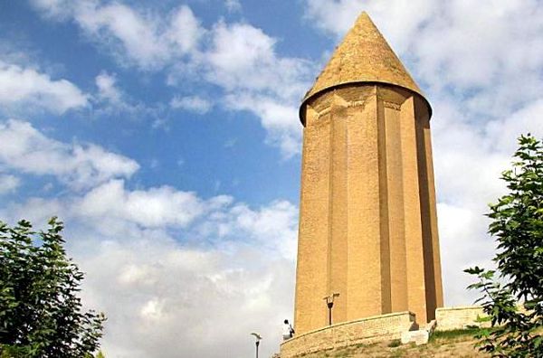 تپه برج قابوس رانش دارد/ آغاز مرمت اضطراری گنبد مخروطی در تیرماه