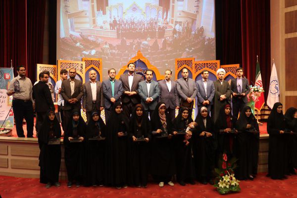 تقدیر برگزیدگان جشنواره قرآن و عترت با اهدای لوح تقدیر و هدایای نقدی 