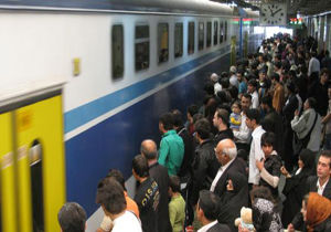 فیلم / خطرناک‌ترین کار در متروی کرج به تهران