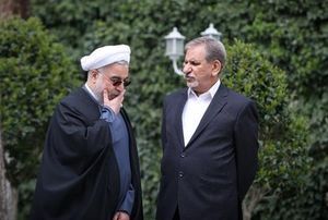 تلاش پشت پرده اصلاح طلبان برای انصراف روحانی به نفع جهانگیری: خیر مملکت در کنارهگیری آقای روحانی است