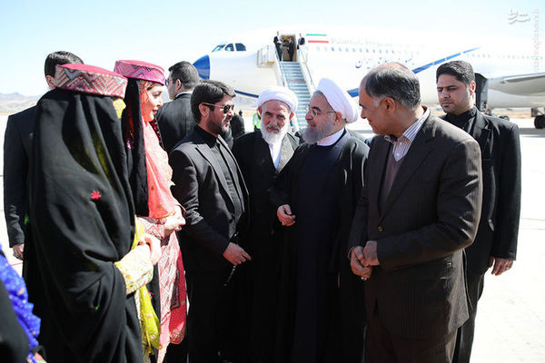 عکس/ استقبال متفاوت از روحانی در زاهدان