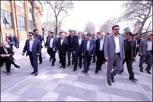 فیلم/ پیاده روی شهردار تهران و وزیر راه و شهرسازی در روز بدون خودرو