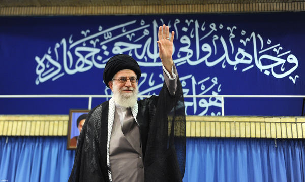 هیچ عاقلی نیروی دفاعی را کنار نمی گذارد؛ تنها عامل رفع تهدید اقتدار نظامی است/ باز کردن راه مذاکره با امریکا نه تنها زمینهساز نفوذ بلکه مانع پیشرفت کشور است
