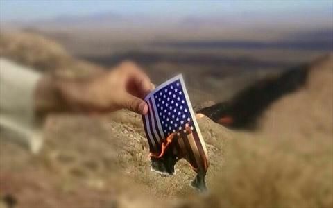 «سوزاندن بیرق ابلیس» در شبکه‌های اجتماعی محبوب شد +تصاویر
