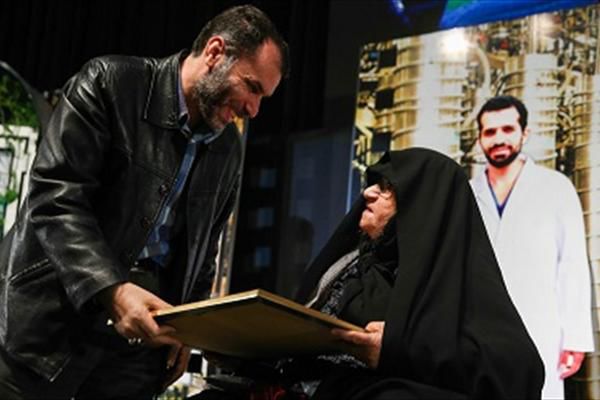 دست اندرکاران جشنواره عمار به دیدار ننه عصمت رفتند