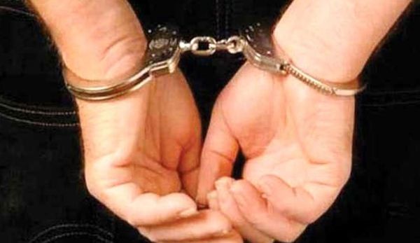 سارق تابلوهای اداره راه در گنبد زمین گیر شد