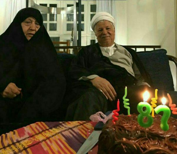 آخرین جشن تولد آیت‌الله هاشمی در کنار همسرش (عکس)