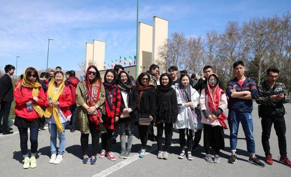 دختران ایرانی که بازی با چین را در استادیوم آزادی بودند(+گزارش تصویری)