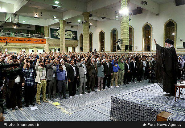 خودتان را آماده کنید برای ادامه مبارزه با استکبار/ آمریکا اتمّ مصادیق استکبار است