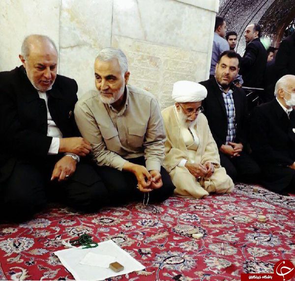 سردار سلیمانی در کنار آیت الله جنتی در حرم رضوی + عکس